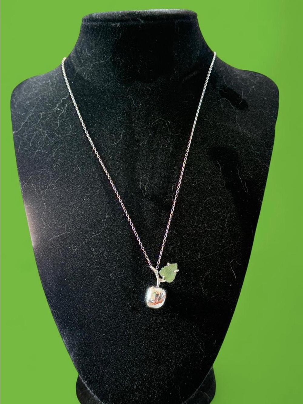 Vintage Esemco Sterling Silver & Jade Apple Necklace